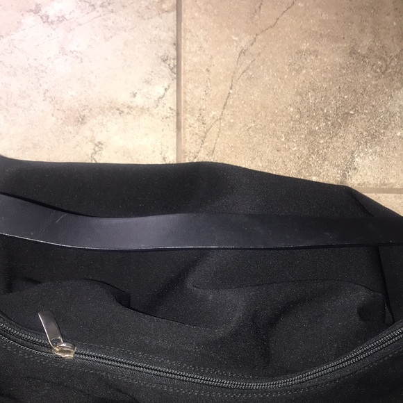 AUTHENTIC SALVATORE FERRAGAMO BLACK SHOULDER BAG - Picture 12 of 16